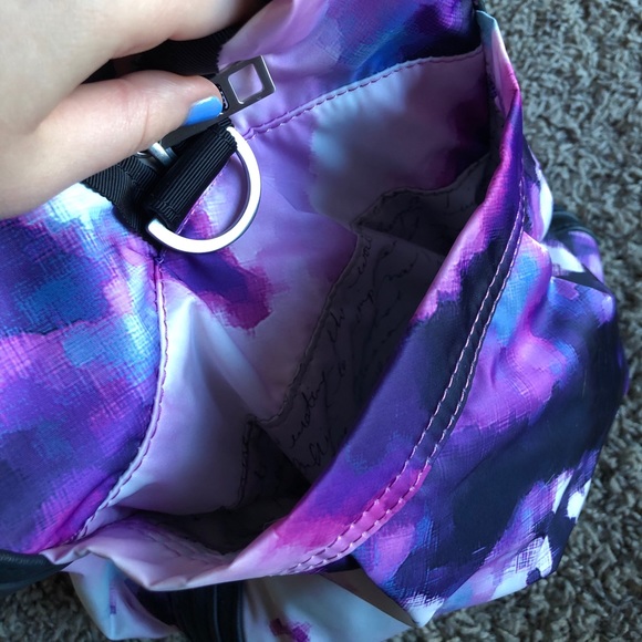 SOLD: LULULEMON DUFFEL BAG - Picture 9 of 10